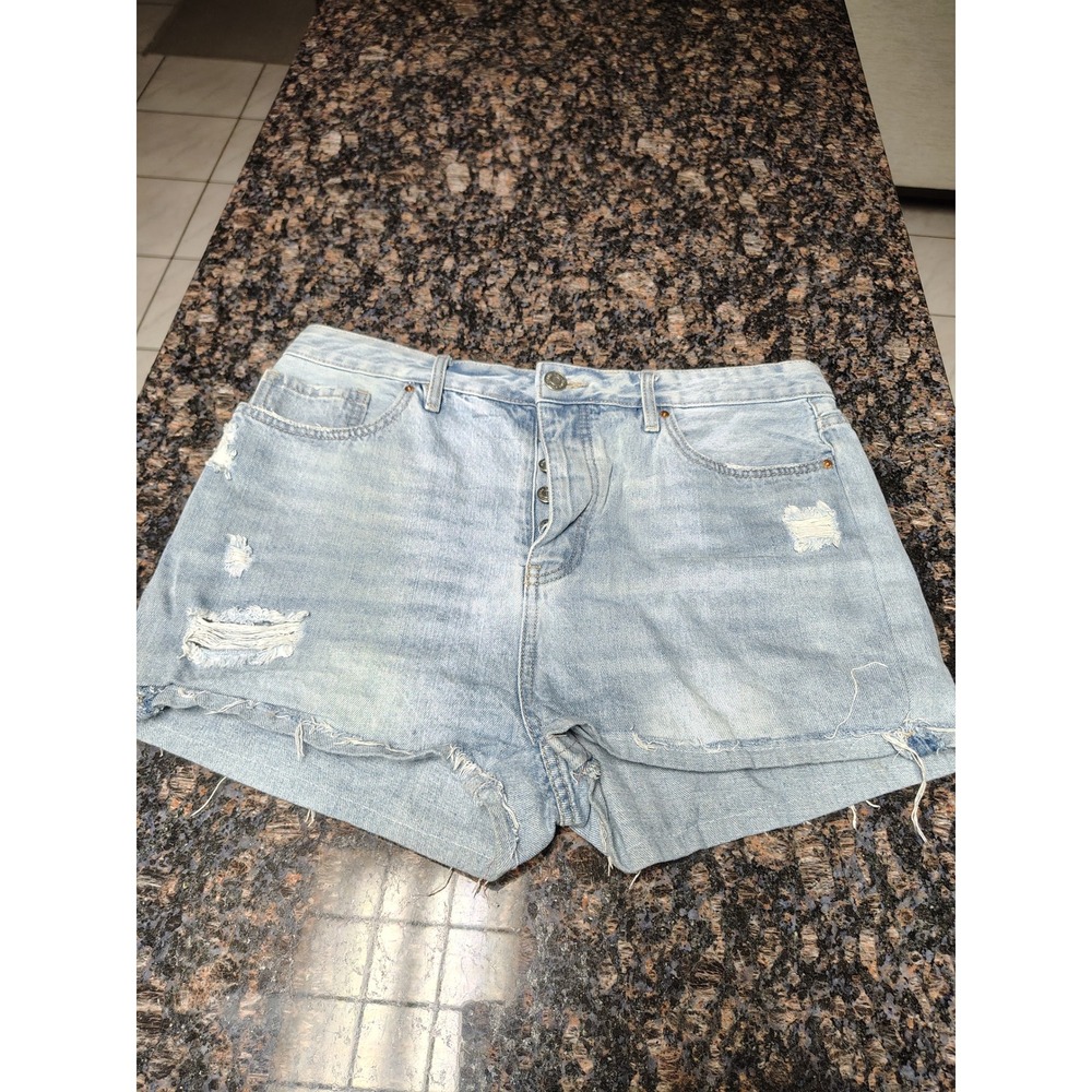 YMI Mom Fit Distressed Denim Shorts Light Wash Button Fly Size 15 32